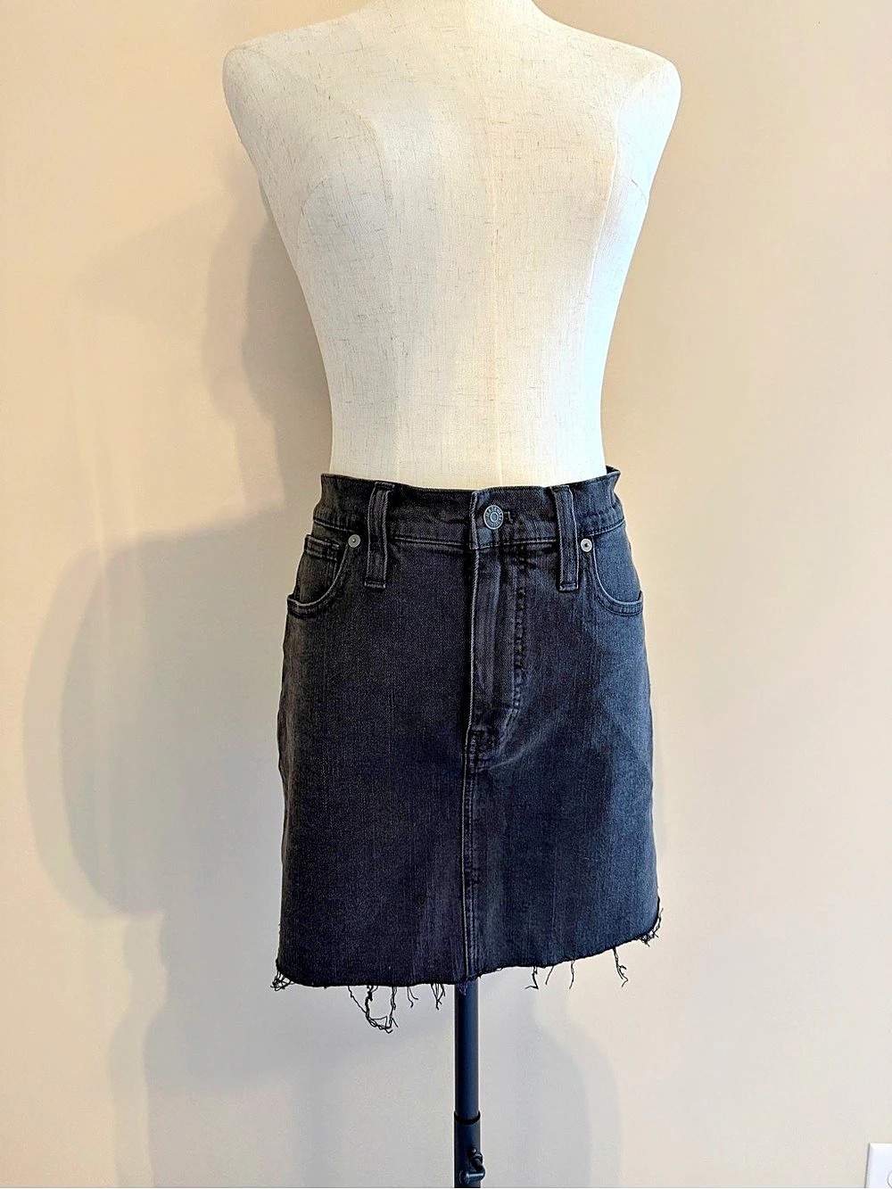 Madewell Stretch Denim Straight Mini Skirt in Black